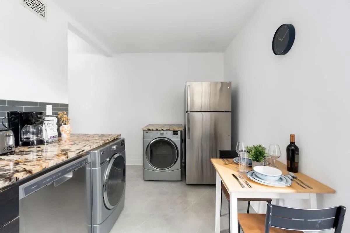 Holiday home 1Br Apartment Near Queen West Toronto Canada