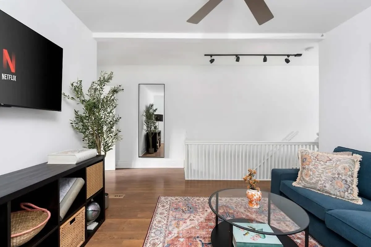 1Br Apartment Near Queen West Toronto Canada
