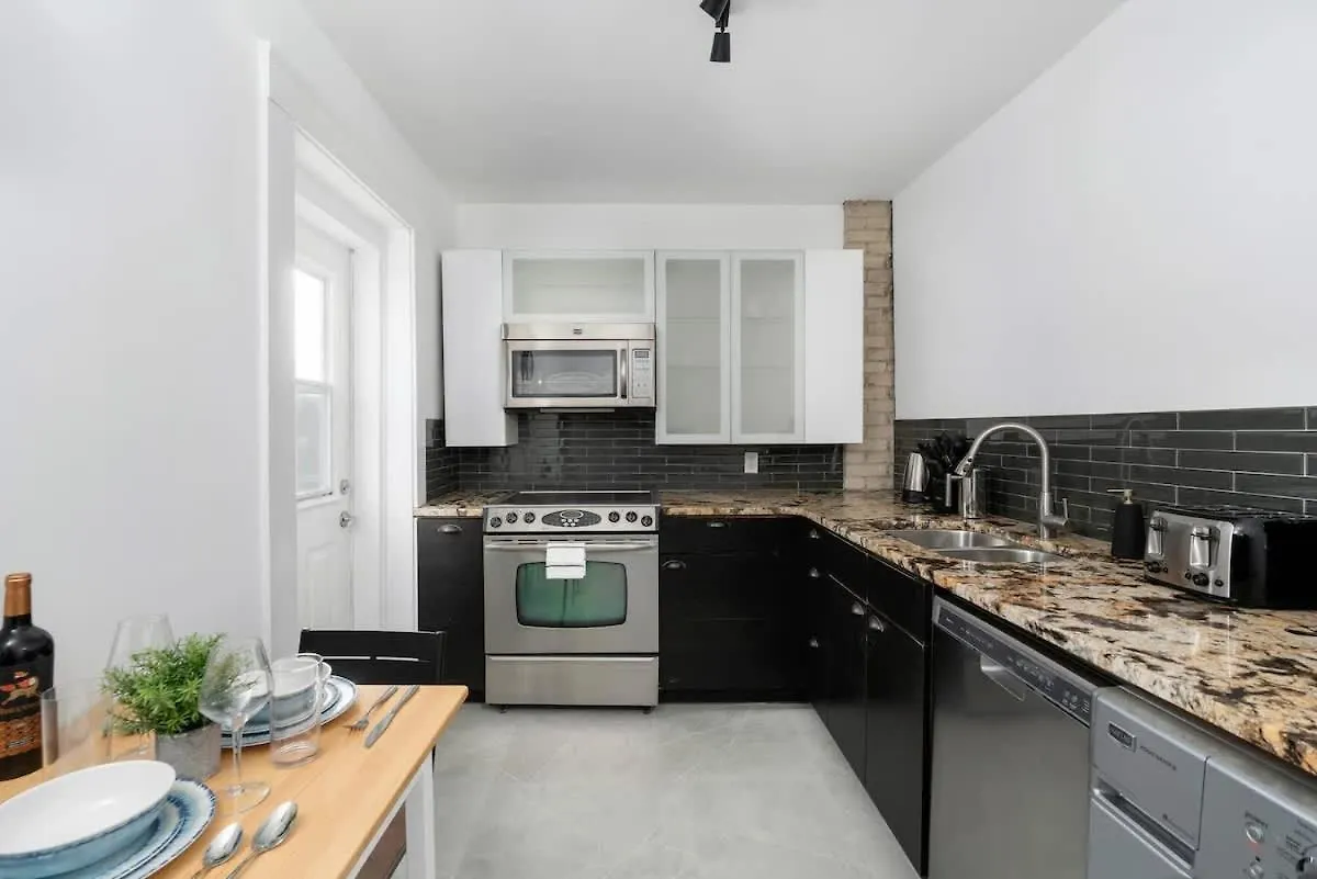 1Br Apartment Near Queen West Toronto 0*,  Canada