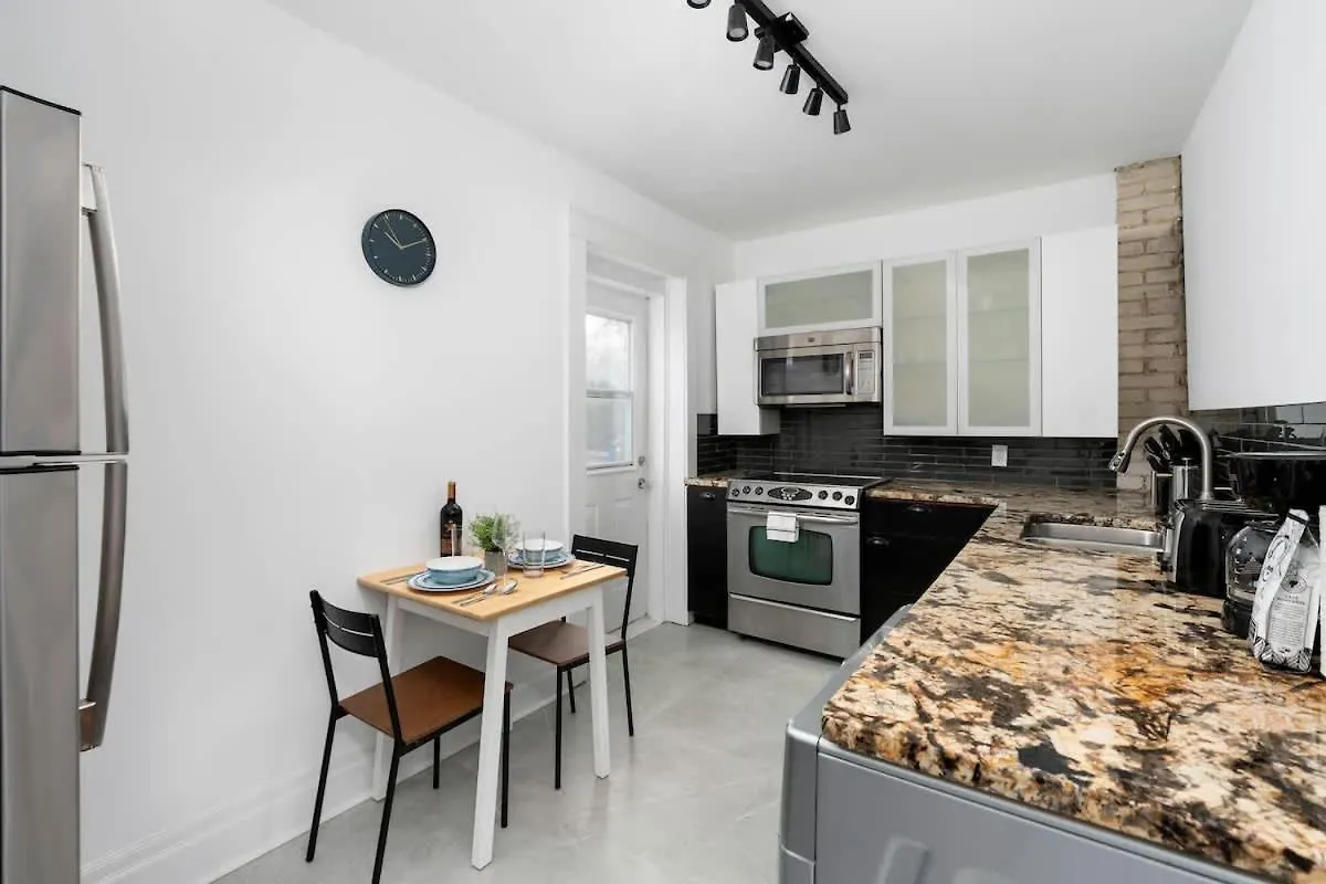 1Br Apartment Near Queen West Toronto
