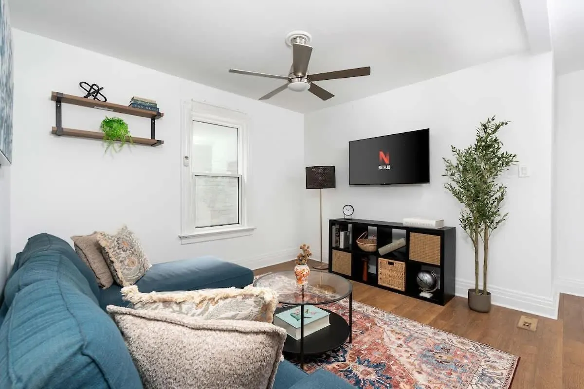 1Br Apartment Near Queen West Toronto 0*,  Canada